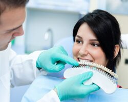 veneers_4 Doctor performing sugery